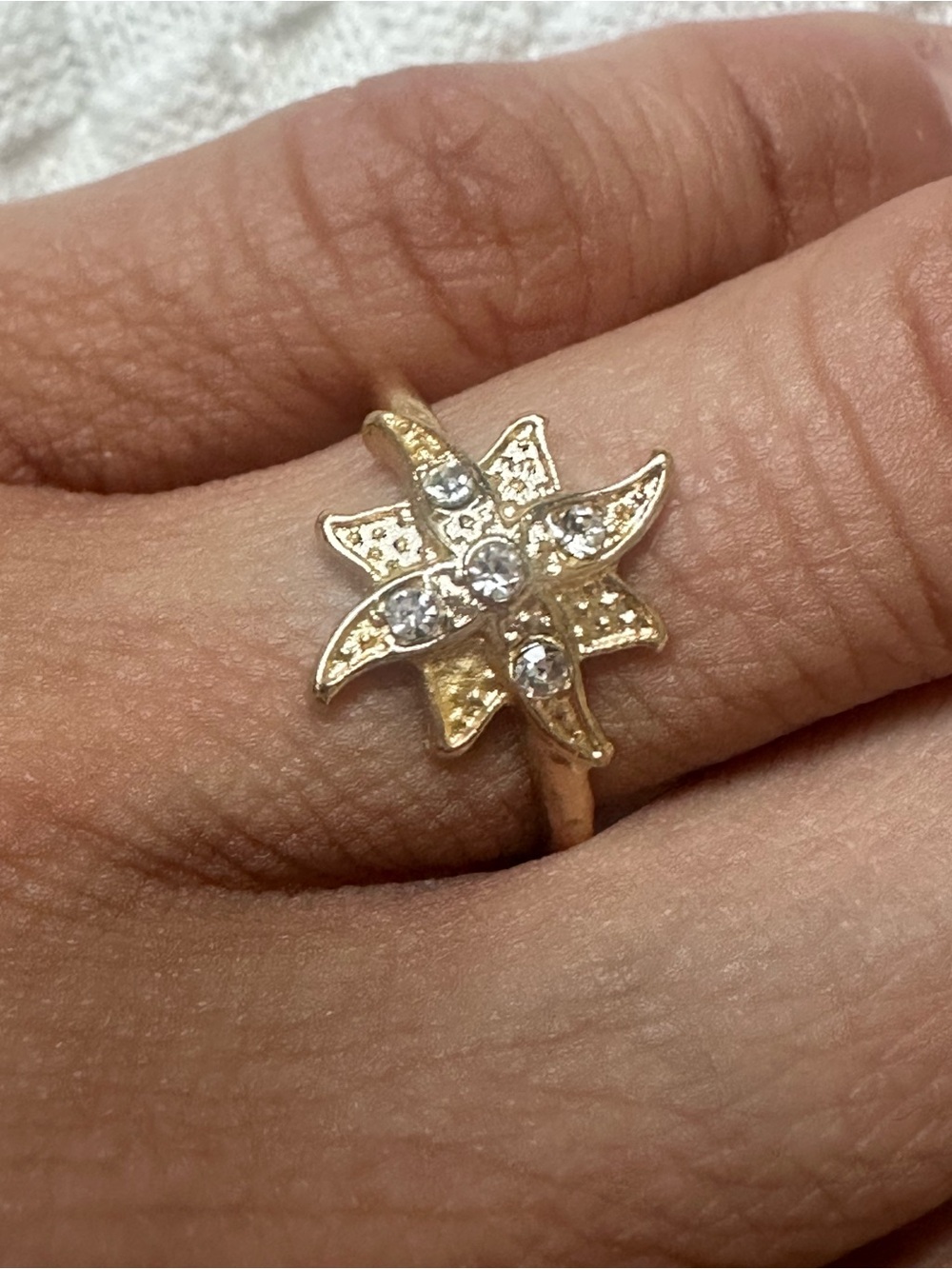 Gold flower & rhinestones ring